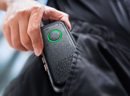Commerciële zwarte Mini Thin Outdoor Walkie Talkie Draagbare lichtgewicht 1,7*13,5*5,4cm