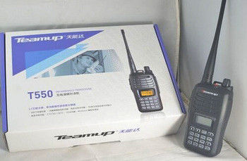 De krachtigste T550 VHF/UHF walkie-talkie met 4W uitgangsvermogen en 16 opslagkanalen