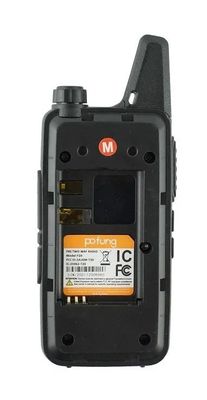 Communicatie op lange afstand gemakkelijker met 2W VHF walkie-talkie en zeswegoplader