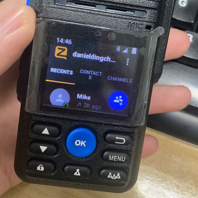Echttijdcommunicatie met Avaialble OEM 110*56*34mm Walkie Talkie en Colorful Display
