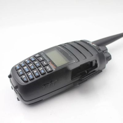 Lichte VHF-UHF-dual-band-walkie-talkie met 10 Watt cross-band-repeaterfunctie