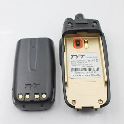 Lichte VHF-UHF-dual-band-walkie-talkie met 10 Watt cross-band-repeaterfunctie