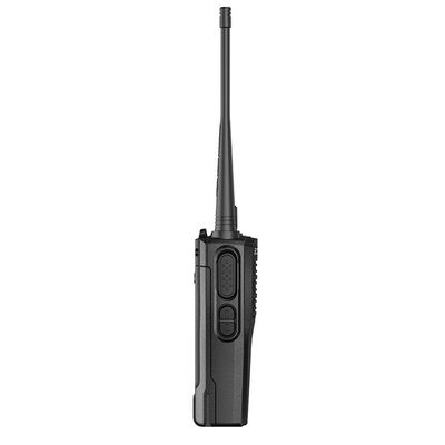 Zwarte draagbare draadloze walkie-talkie met een stabiel signaal en een valbestendige vormgeving