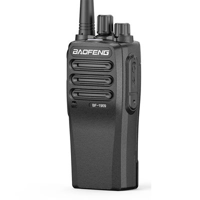 Zwarte draagbare draadloze walkie-talkie met een stabiel signaal en een valbestendige vormgeving