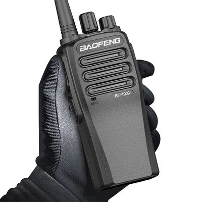 Zwarte draagbare draadloze walkie-talkie met een stabiel signaal en een valbestendige vormgeving