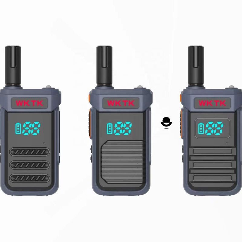 2W/0.5W Uitgangsvermogen Walkie Talkie POC Radio met Wifi-netwerk en zwarte Android-luidspreker