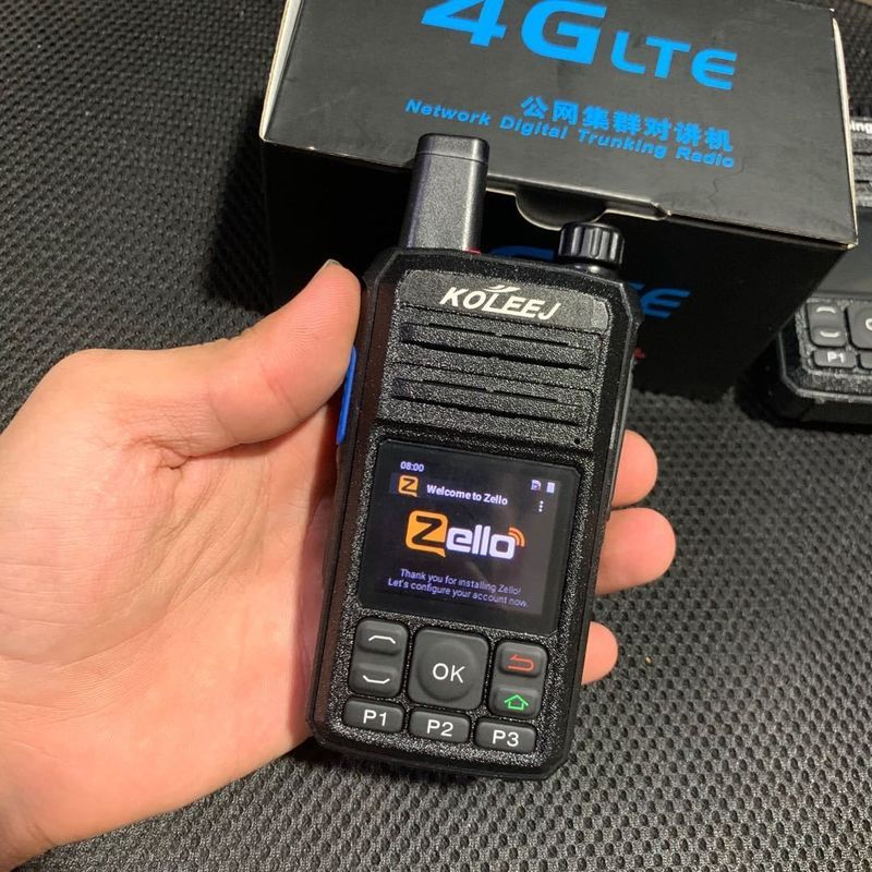 Handheld 4G Walkie Talkie met GPS WCDMA SIM-kaart WiFi Bluetooth en Zello Wireless